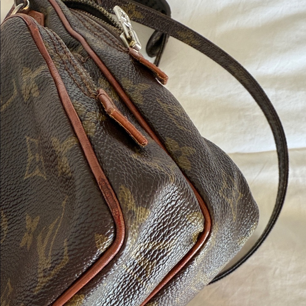 Louis Vuitton Monogram Amazone Messenger Bag - Picture 11 of 13